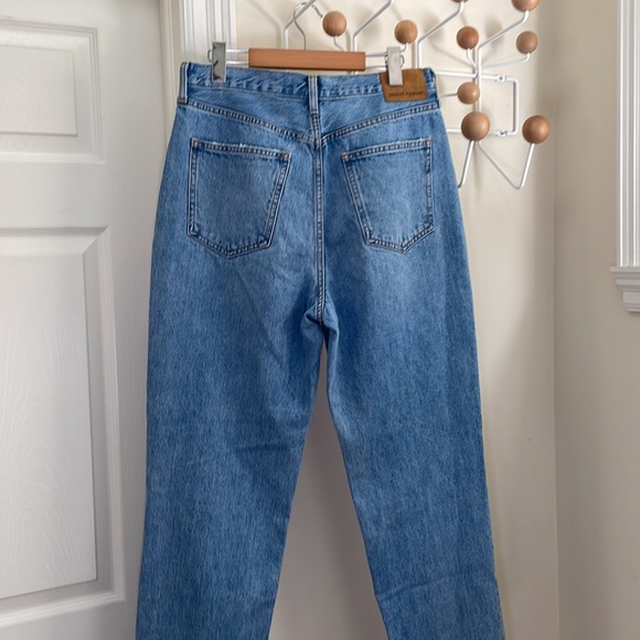 Aritzia Denim Forum - The BF High Rise Loose - Light Wash - L28 W29 - Picture 9 of 16